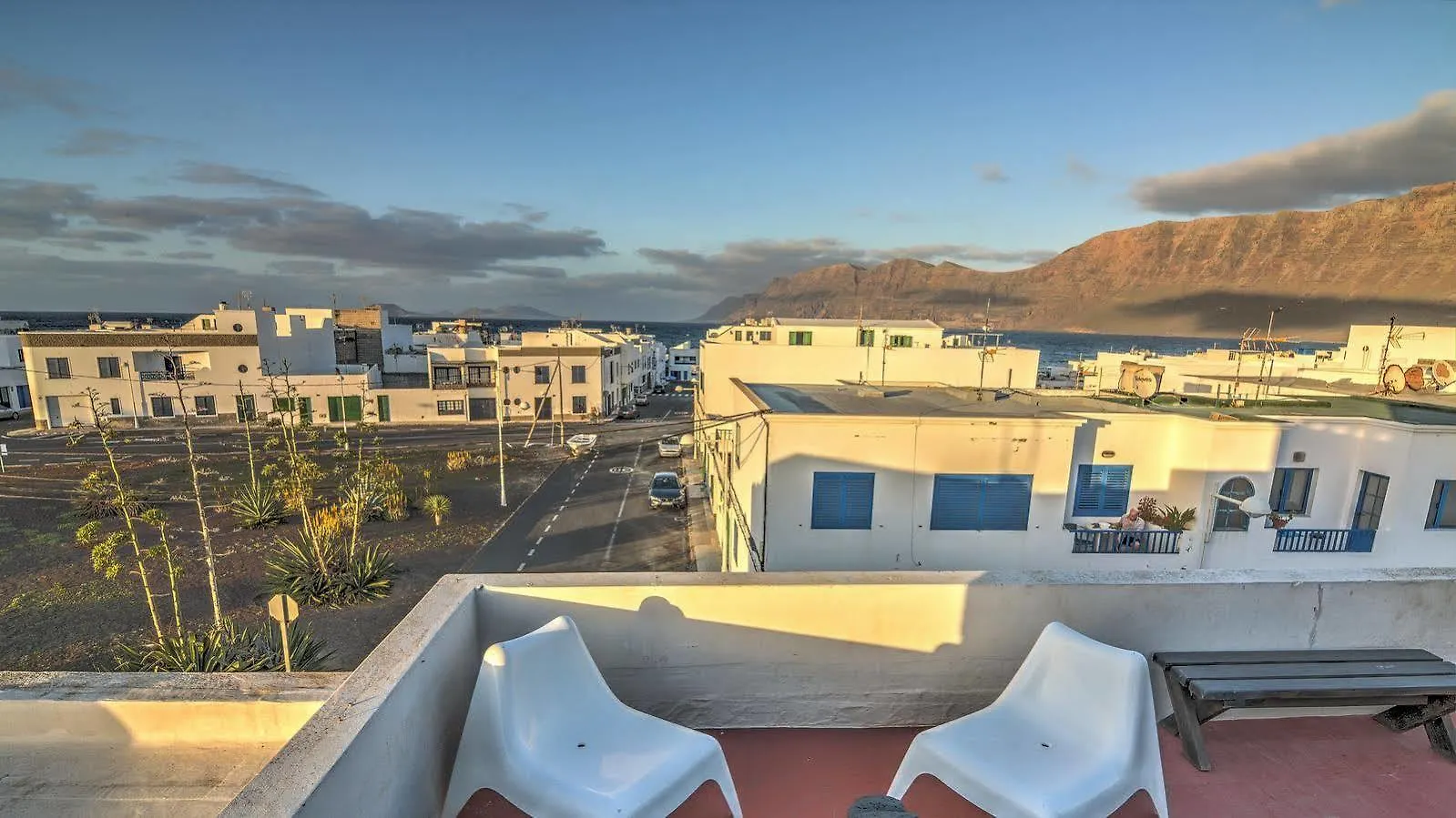 Red Star Surf & Yoga Camp Lanzarote Hostel Famara